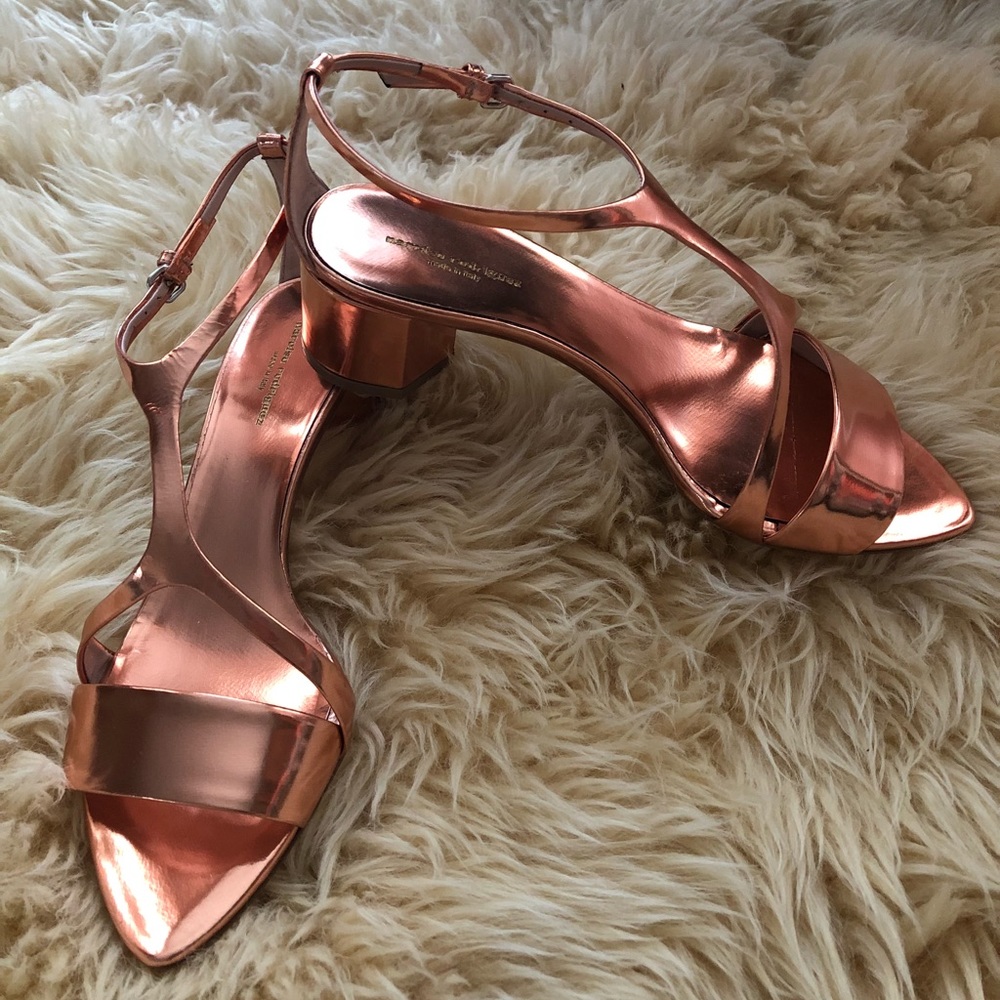 Narciso Rodriguez T-Strap Flat Sandals in Metallic